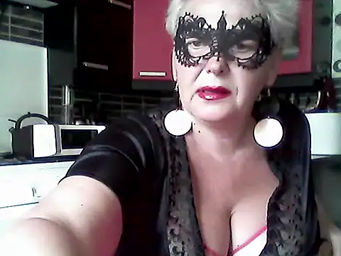 Snapshot of Lisa_Suzie chatting on 06-27-26, 12:22 Lisa Suzie online show from 06-27-26, 12:22
