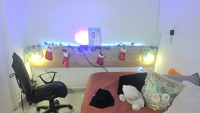 Emyli rousse  online show from 12-21-24, 01:42