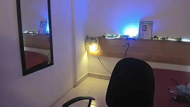 Emyli rousse  online show from 01-09-25, 07:18