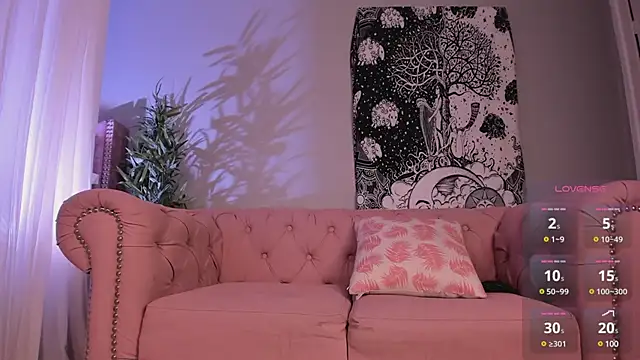 Lia Sweett  online show from 01-30-25, 05:17