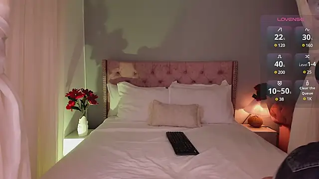 Lia Sweett  online show from 02-26-25, 02:57