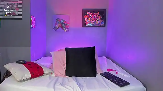 PammelaRoss1 online show from 09-23-25, 05:16