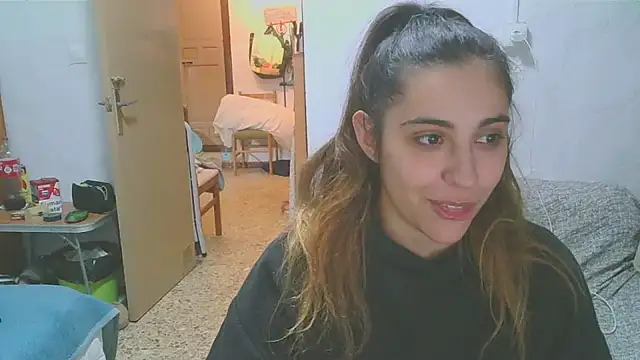 Snapshot of Ursumi1 chatting on 01-05-25, 03:55 Ursumi1 online show from 01-05-25, 03:55