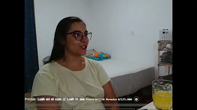 Snapshot of Ursumi1 chatting on 09-18-25, 08:00 Ursumi1 online show from 09-18-25, 08:00