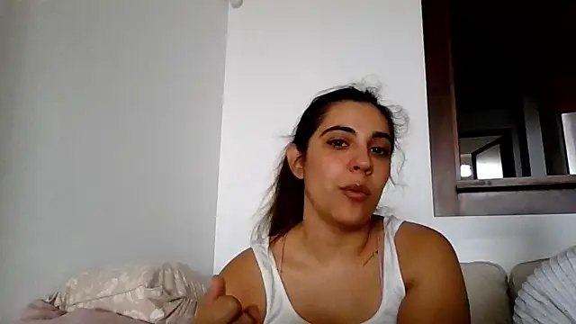 Snapshot of Ursumi1 chatting on 10-15-25, 09:53 Ursumi1 online show from 10-15-25, 09:53