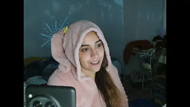 Snapshot of Ursumi1 chatting on 11-13-25, 08:52 Ursumi1 online show from 11-13-25, 08:52