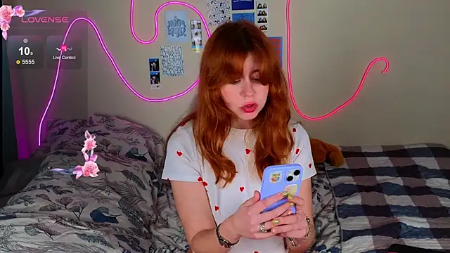 Snapshot of Penny_Staaar chatting on 02-02-25, 08:19 Penny Staaar online show from 02-02-25, 08:19