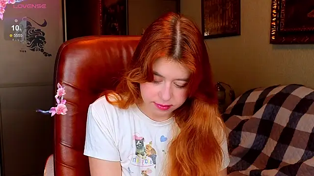 Snapshot of Penny_Staaar chatting on 10-15-25, 05:29 Penny Staaar online show from 10-15-25, 05:29