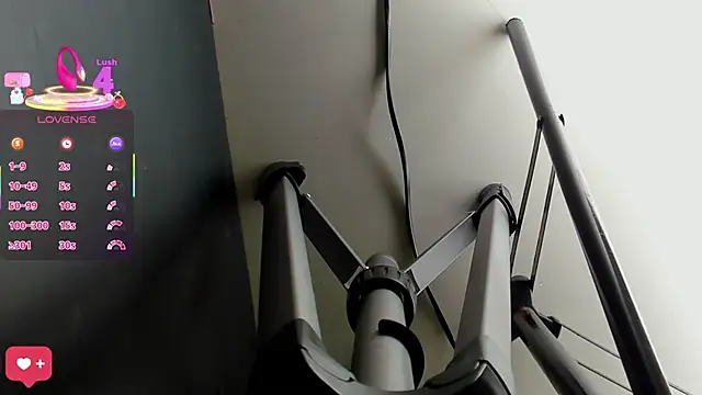 Snapshot of Tamaraa_Serra chatting on 10-23-25, 12:59 Tamaraa Serra online show from 10-23-25, 12:59