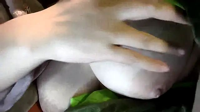 Weiwei5200 online show from 12-13-25, 09:42