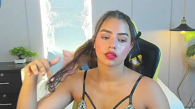 Snapshot of yaya23x chatting on 03-06-25, 07:10 yaya23x online show from 03-06-25, 07:10