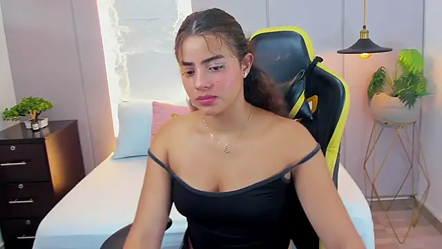 Snapshot of yaya23x chatting on 03-13-25, 07:06 yaya23x online show from 03-13-25, 07:06