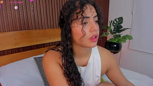 Snapshot of yaya23x chatting on 09-29-25, 02:11 yaya23x online show from 09-29-25, 02:11