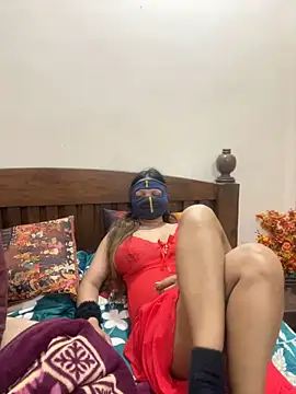 Snapshot of HoneyBearCpl chatting on 02-06-25, 03:48 HoneyBearCpl online show from 02-06-25, 03:48