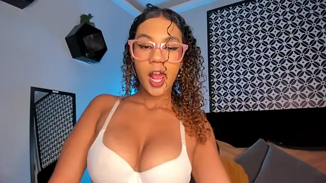 Snapshot of sade_jackson1 chatting on 09-26-25, 05:22 sade jackson1 online show from 09-26-25, 05:22