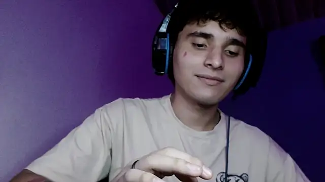 Snapshot of Charley_quin chatting on 09-09-25, 03:06 Charley quin online show from 09-09-25, 03:06