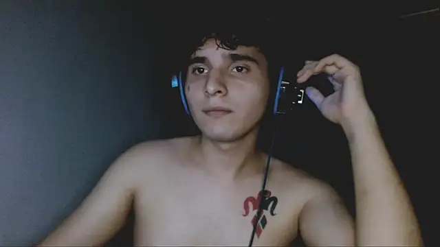 Snapshot of Charley_quin chatting on 09-19-25, 03:30 Charley quin online show from 09-19-25, 03:30