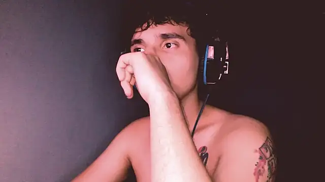 Snapshot of Charley_quin chatting on 09-21-25, 03:19 Charley quin online show from 09-21-25, 03:19