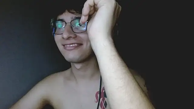 Snapshot of Charley_quin chatting on 09-25-25, 02:37 Charley quin online show from 09-25-25, 02:37