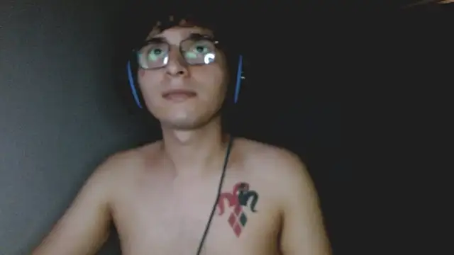 Snapshot of Charley_quin chatting on 09-27-25, 02:38 Charley quin online show from 09-27-25, 02:38