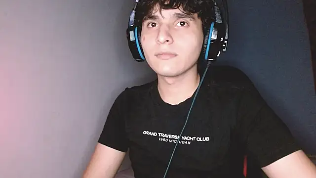 Snapshot of Charley_quin chatting on 10-08-25, 03:15 Charley quin online show from 10-08-25, 03:15