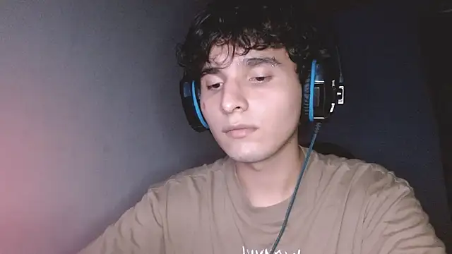 Snapshot of Charley_quin chatting on 10-24-25, 03:03 Charley quin online show from 10-24-25, 03:03