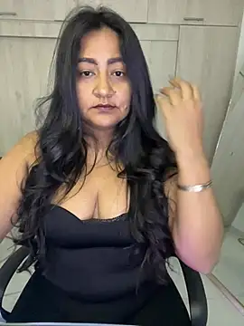 Snapshot of Adele_Sweett chatting on 06-08-26, 10:37 Adele Sweett online show from 06-08-26, 10:37