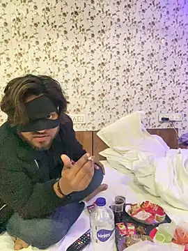 Snapshot of United3 chatting on 01-24-25, 05:21 United3 online show from 01-24-25, 05:21