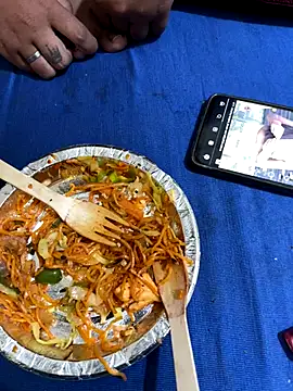 Snapshot of United3 chatting on 11-16-25, 08:31 United3 online show from 11-16-25, 08:31