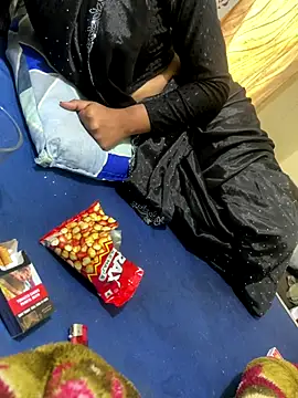 Snapshot of United3 chatting on 11-23-25, 10:15 United3 online show from 11-23-25, 10:15