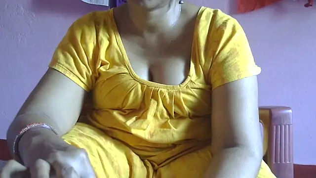 Snapshot of Suhana-sapna chatting on 06-18-26, 09:14 Suhana-sapna online show from 06-18-26, 09:14