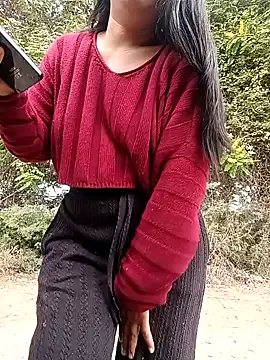 Snapshot of Danna-linyi chatting on 06-28-26, 01:39 Danna-linyi online show from 06-28-26, 01:39