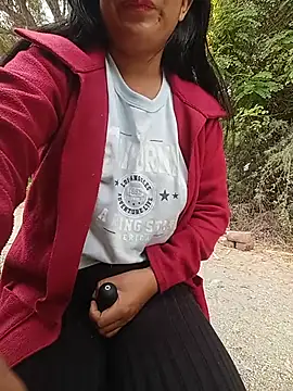 Snapshot of Danna-linyi chatting on 07-01-26, 03:12 Danna-linyi online show from 07-01-26, 03:12