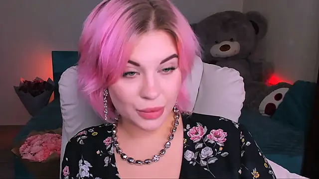 Snapshot of evaharve chatting on 12-17-24, 12:56 evaharve online show from 12-17-24, 12:56