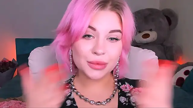 Snapshot of evaharve chatting on 12-18-24, 10:35 evaharve online show from 12-18-24, 10:35