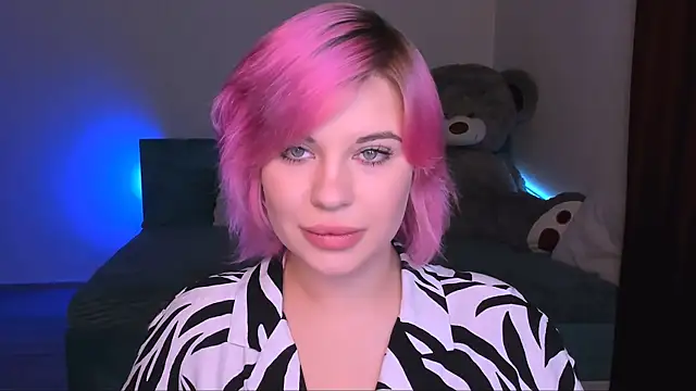 Snapshot of evaharve chatting on 12-23-24, 10:55 evaharve online show from 12-23-24, 10:55