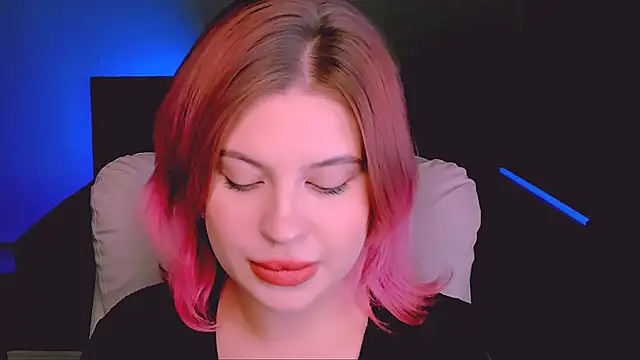 Snapshot of evaharve chatting on 09-12-25, 05:51 evaharve online show from 09-12-25, 05:51