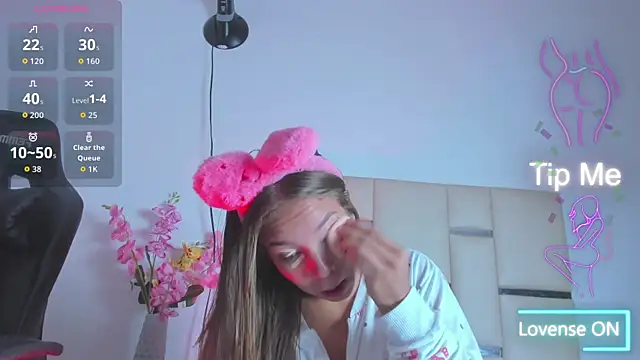 Snapshot of HaleyAmaya chatting on 10-31-25, 12:50 HaleyAmaya online show from 10-31-25, 12:50