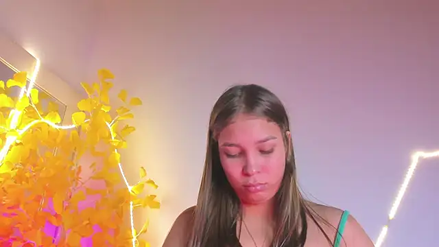 Snapshot of HaleyAmaya chatting on 06-06-26, 12:49 HaleyAmaya online show from 06-06-26, 12:49