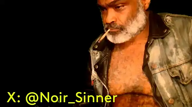 Snapshot of sinnernoir chatting on 01-25-25, 11:32 sinnernoir online show from 01-25-25, 11:32