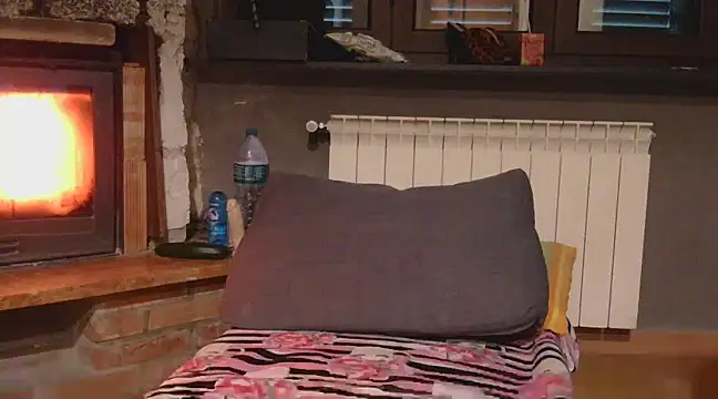 Snapshot of Emily_andre chatting on 03-19-25, 09:28 Emily andre online show from 03-19-25, 09:28