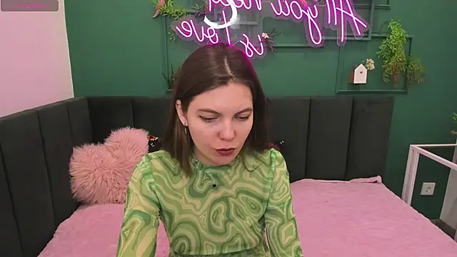 marie reyes  online show from 12-21-25, 01:46