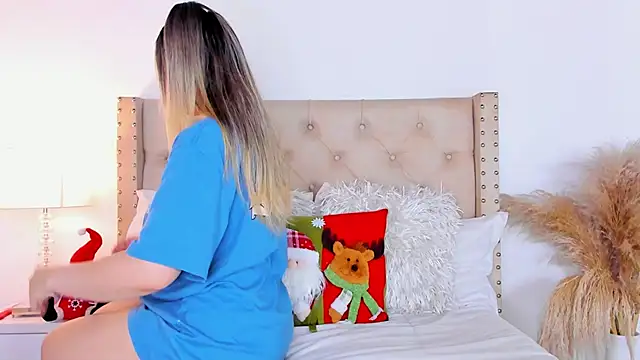 Snapshot of marilynrossy chatting on 12-12-24, 01:43 marilynrossy online show from 12-12-24, 01:43