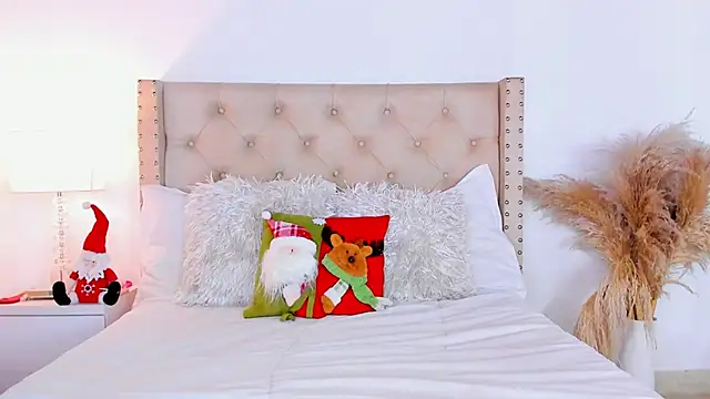 Snapshot of marilynrossy chatting on 12-17-24, 03:06 marilynrossy online show from 12-17-24, 03:06