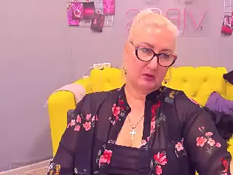 Snapshot of ChristyBrooks chatting on 01-18-25, 12:15 ChristyBrooks online show from 01-18-25, 12:15