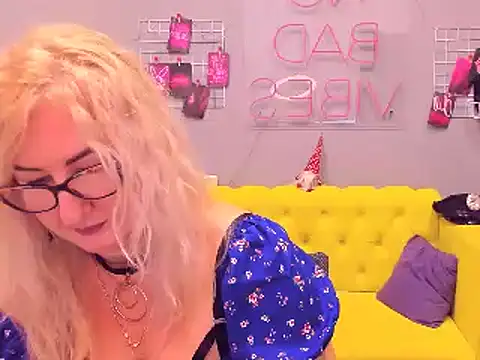 Snapshot of ChristyBrooks chatting on 01-20-25, 06:21 ChristyBrooks online show from 01-20-25, 06:21