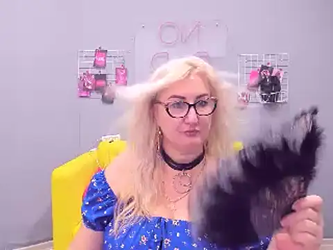 Snapshot of ChristyBrooks chatting on 01-20-25, 09:22 ChristyBrooks online show from 01-20-25, 09:22