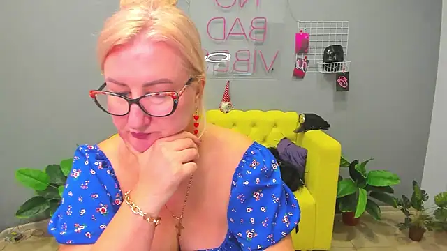 Snapshot of ChristyBrooks chatting on 01-24-25, 04:39 ChristyBrooks online show from 01-24-25, 04:39