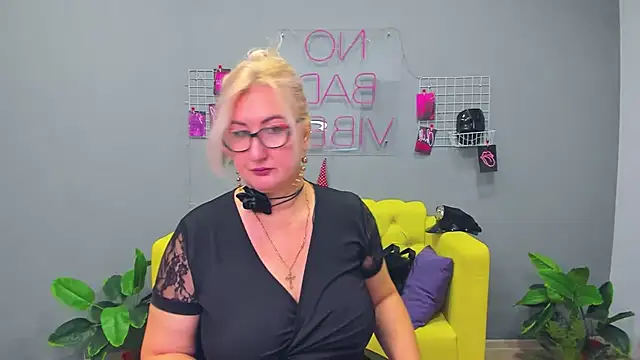 Snapshot of ChristyBrooks chatting on 01-27-25, 12:16 ChristyBrooks online show from 01-27-25, 12:16