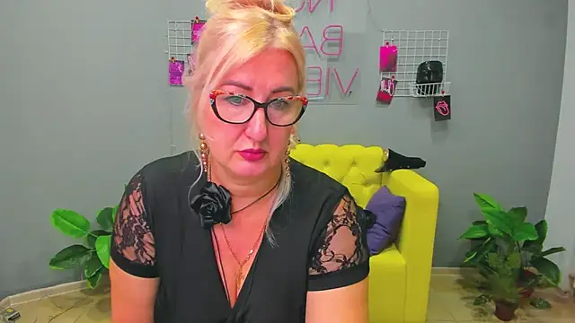 Snapshot of ChristyBrooks chatting on 01-27-25, 03:18 ChristyBrooks online show from 01-27-25, 03:18